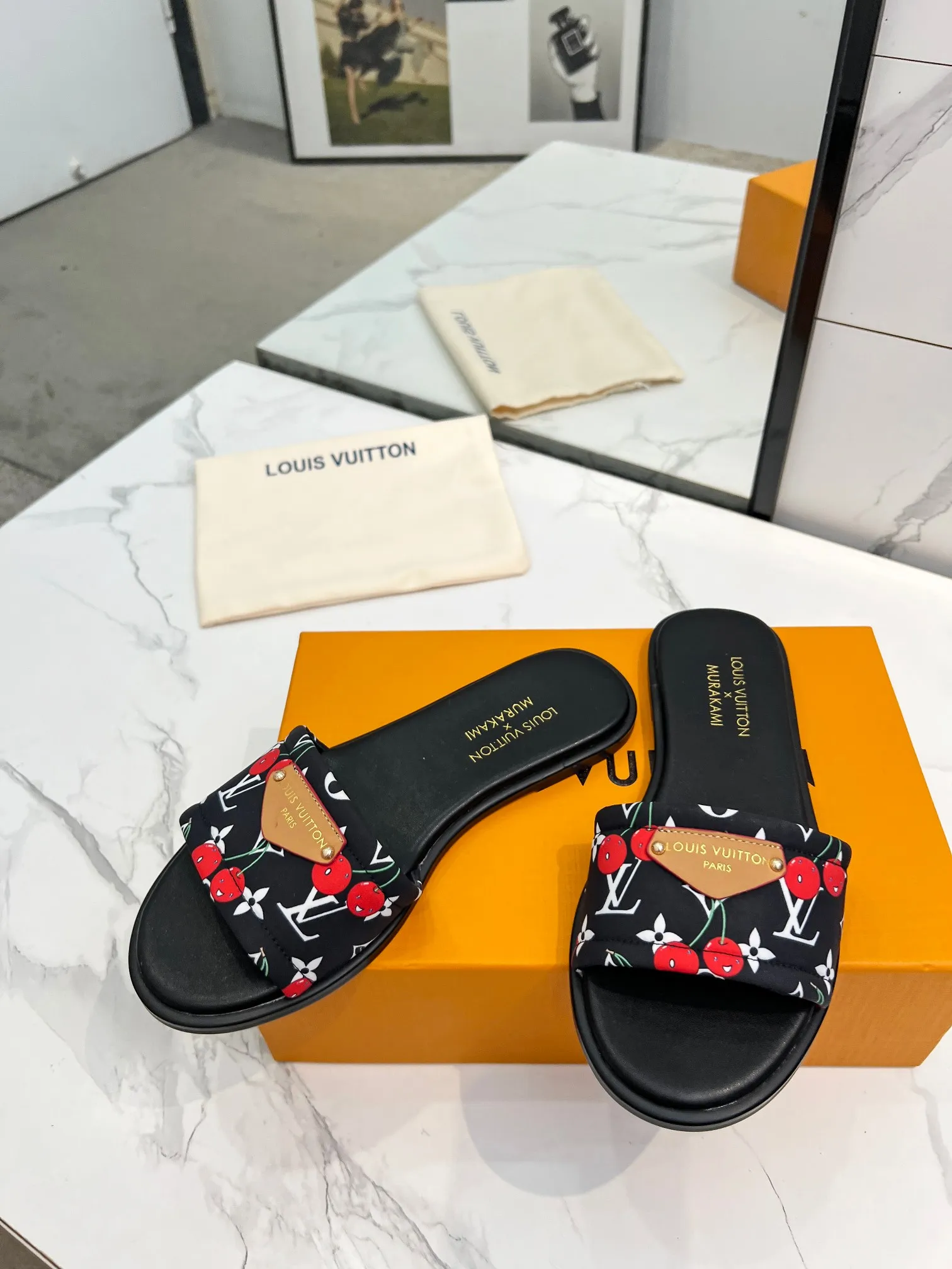 👟👟Ex-factory price 320👟👟 Genuine leather sole +40 Louis Vuitton, 1:1 advanced customization upper, fabric: customized LV special fabric, lining: sheepskin, original molding hardware, code number: 35-42, order with pictures, welcome to send pictures to place an order,